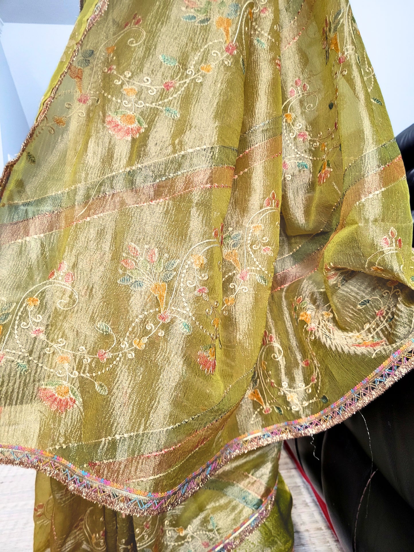Crushed Tissue Saree With Embroidery