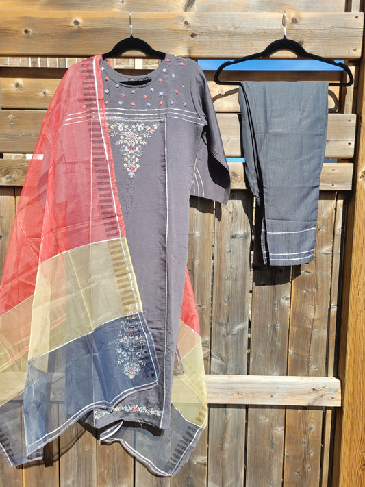 Muslin Salwar With Organza Dupatta